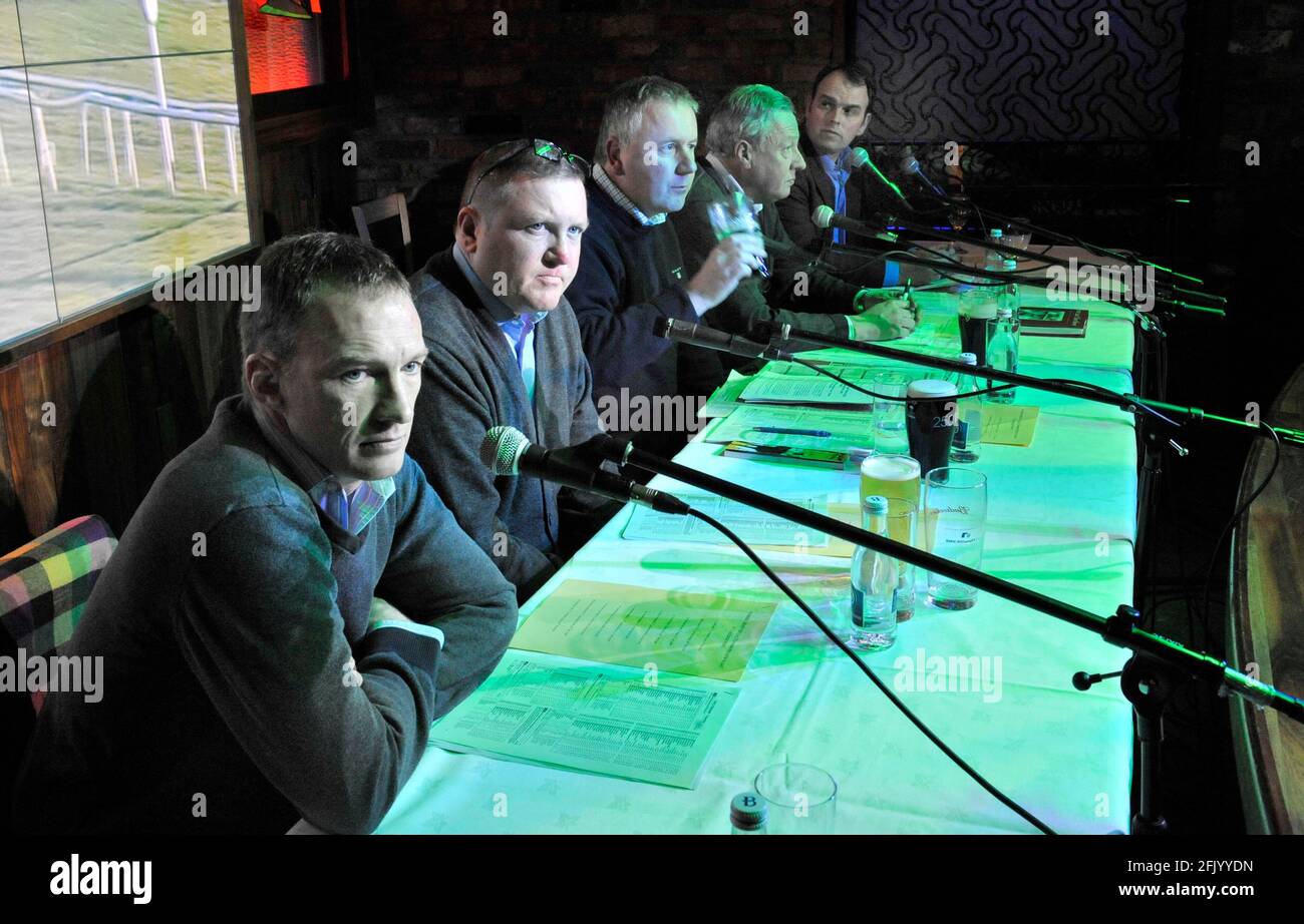 Pre Cheltenham forum at The Claddagh Ring pub Hendon. 2/3/10. PICTURE DAVID  ASHDOWN Stock Photo - Alamy