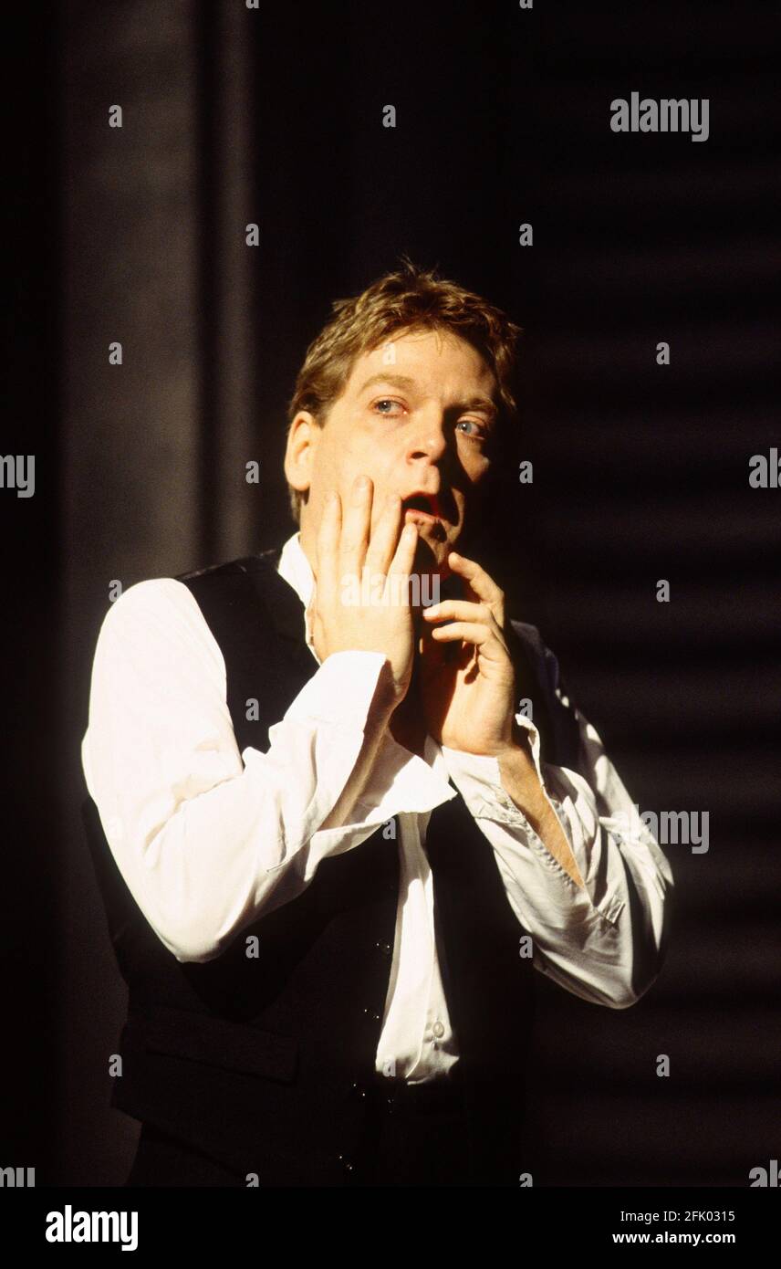 Kenneth Branagh (Hamlet) in HAMLET by Shakespeare at the Royal Shakespeare Company (RSC), Barbican Theatre, London EC1  18/12/1992  design: Bob Crowley  lighting: Alan Burrett  fights: Malcolm Ranson  movement: Sue Lefton  director: Adrian Noble Stock Photo