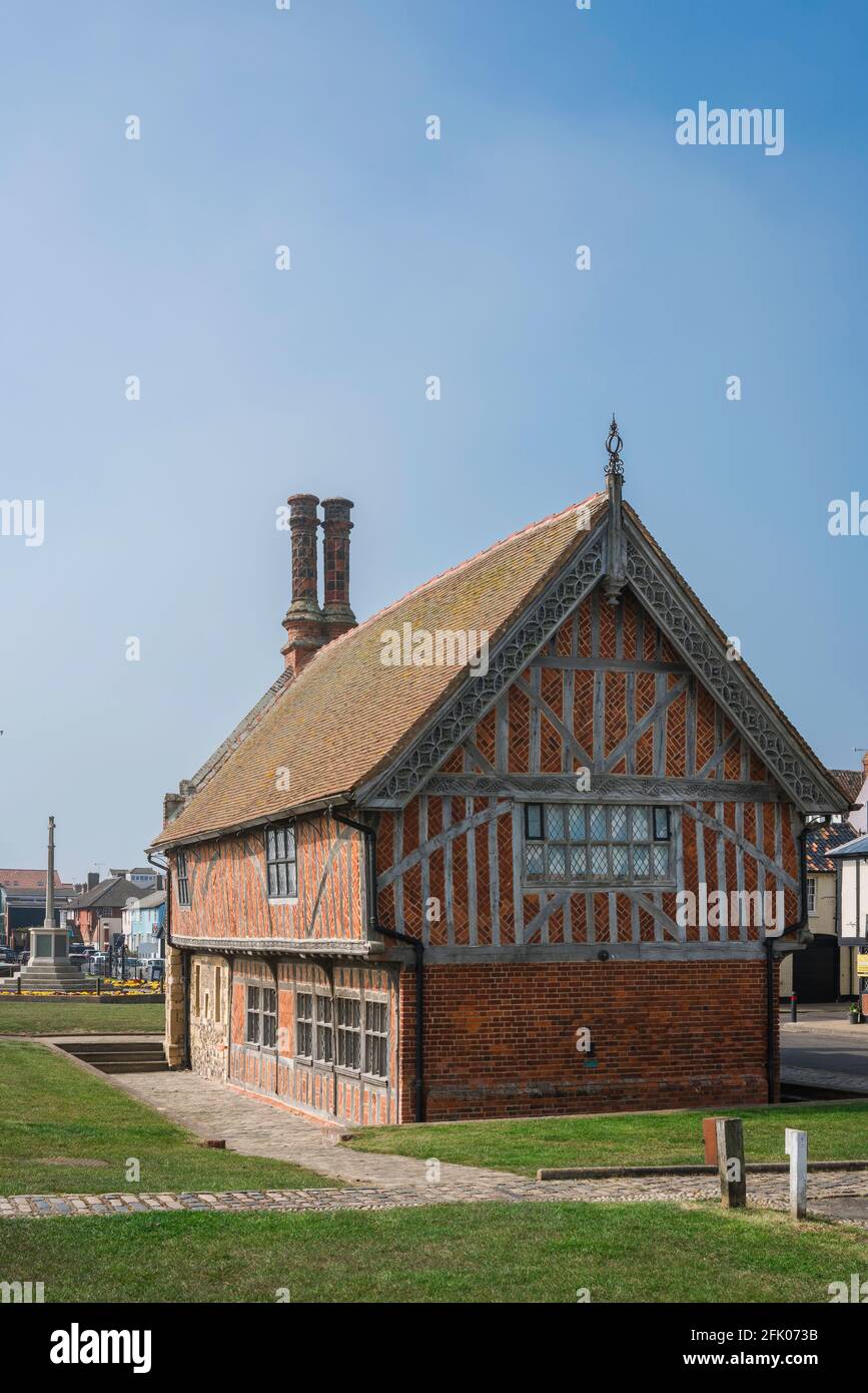 Aldeburgh Suffolk, view of the 16th century Moot Hall, now the town museum, sited along the seafront in Aldeburgh, Suffolk, England, UK Stock Photo