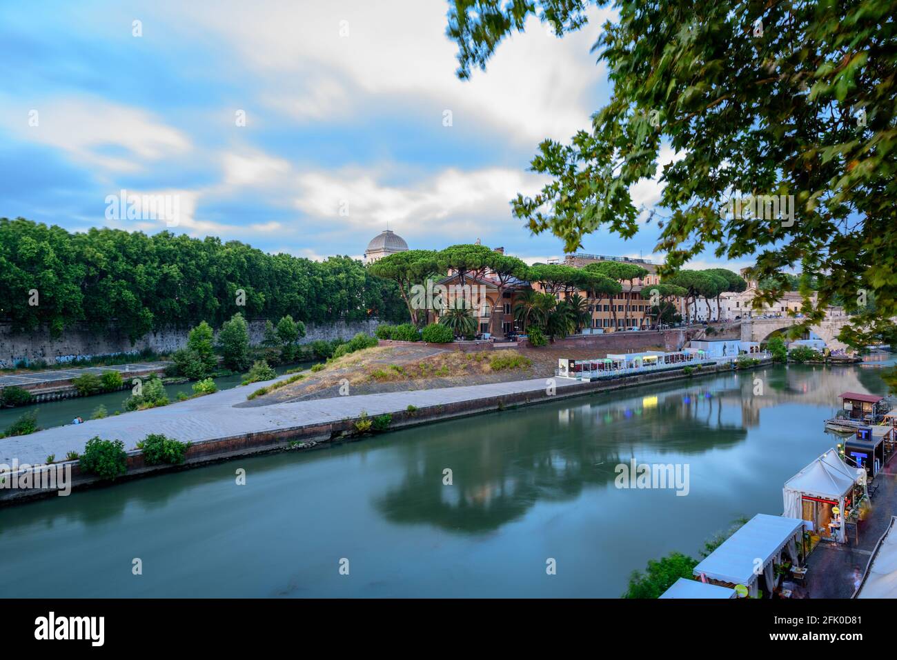 Isola Tiberina island, Ospedale Fatebenefratelli hospital, tower and Tevere river, Trastevere