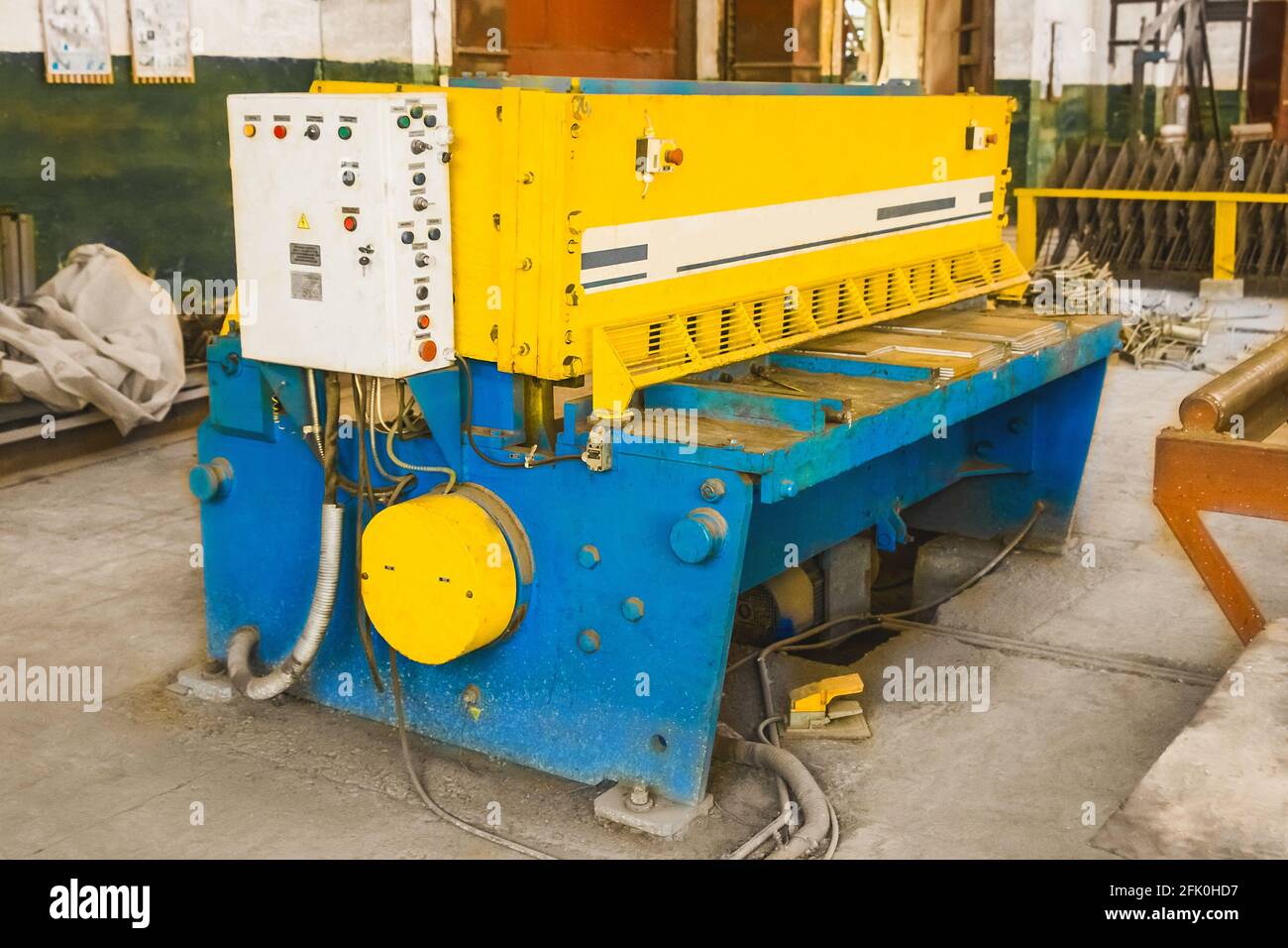 Industrial plant machine equipment for cutting sheet metal in the ...