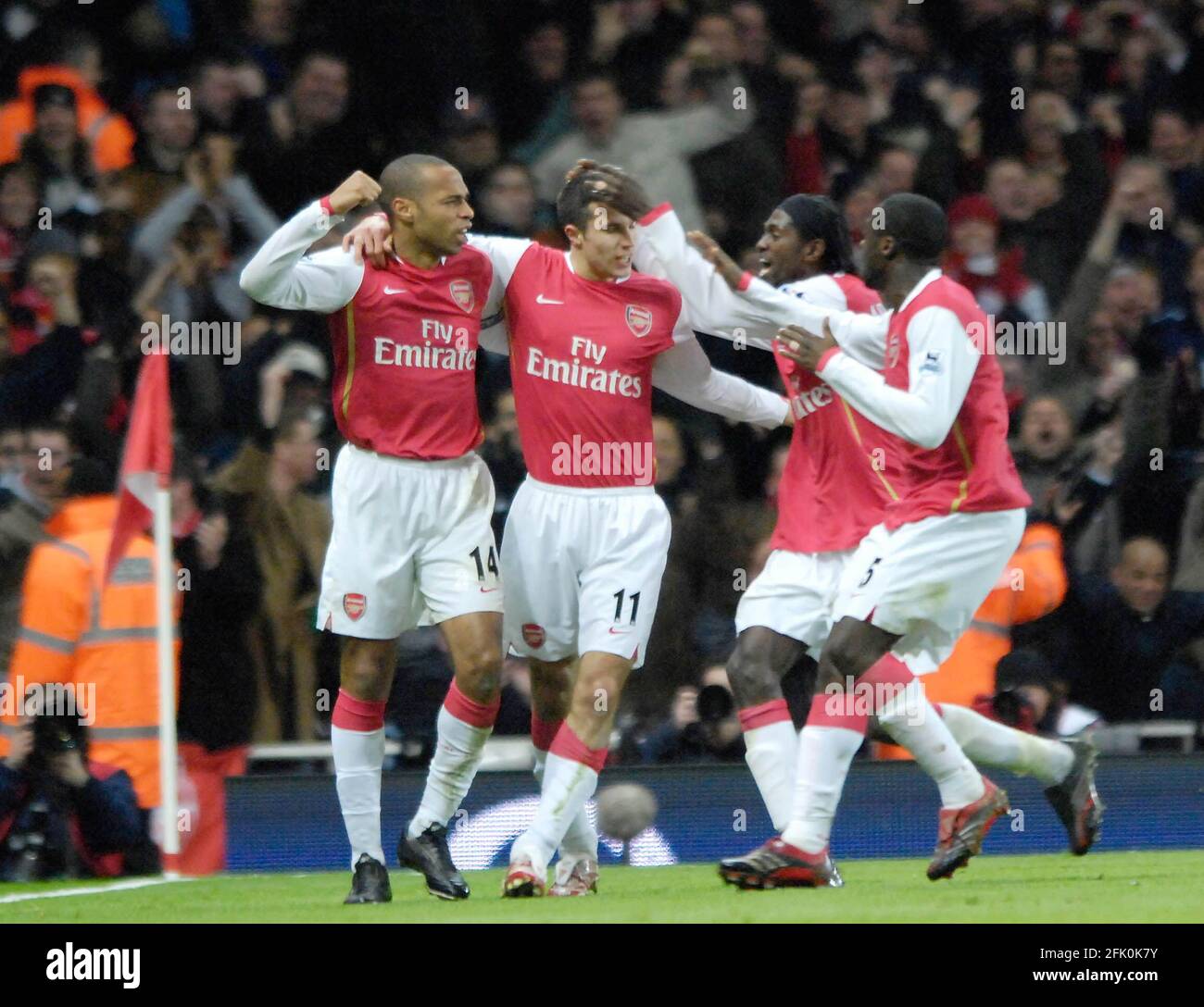 Robin Van Persie celebrates with teammates after scoring for Arsenal against Manchester United Stock Photo