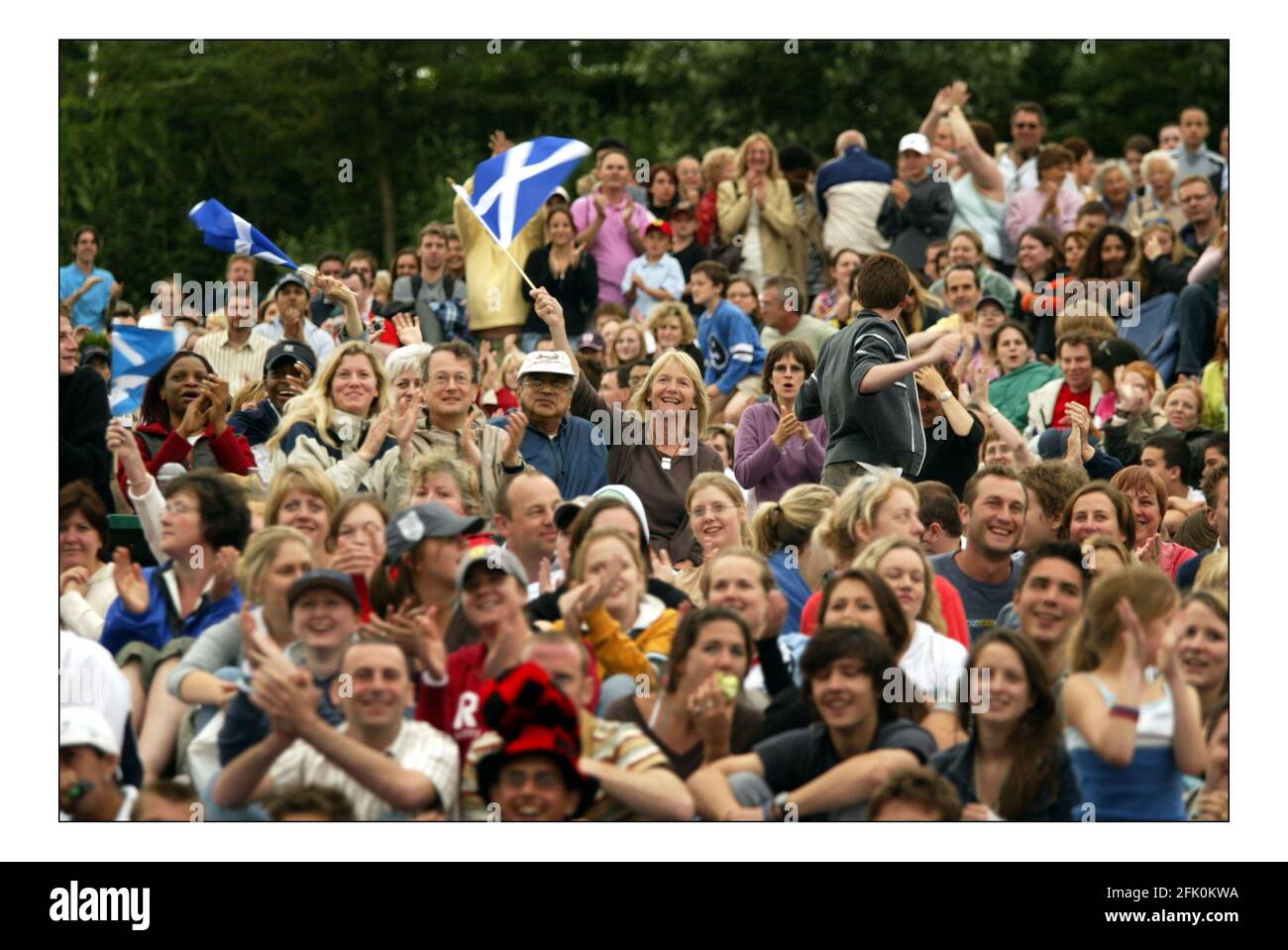 Support for Andrew Murray on Murray Mount (Henman Hill) Murray was playing against David Nalbandian.pic David Sandison 25/6/2005 Stock Photo