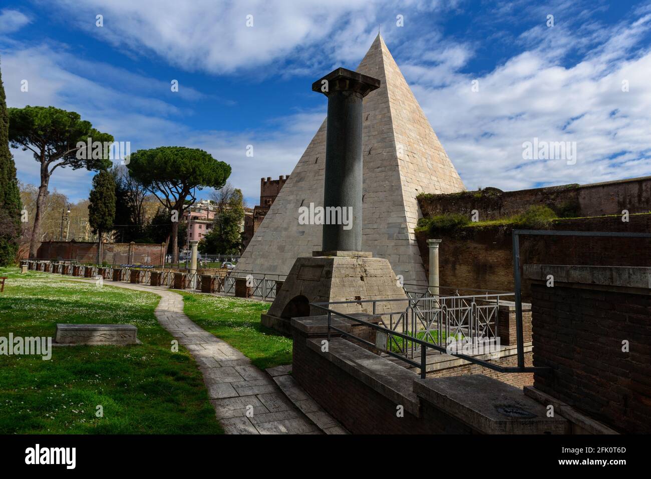 Pyramid of Cestius, Piramide Cestia, Cimitero Acattolico, Non-Catholic ...