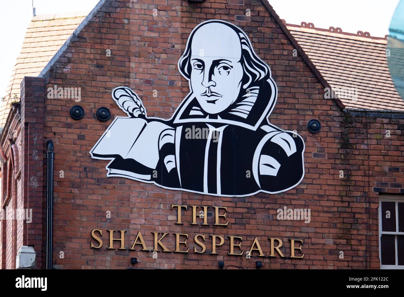 The Shakespeare Inn located on the corner of Summer Row and Lionel Street, Birmingham. Established in 1873. The nearby New Central Library houses a collection of Shakespeare books and memorabillia. Stock Photo