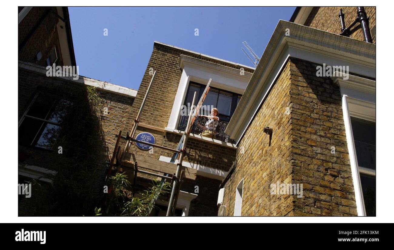 A English Heritage BLUE PLAQUE, commemorating one of the greatest