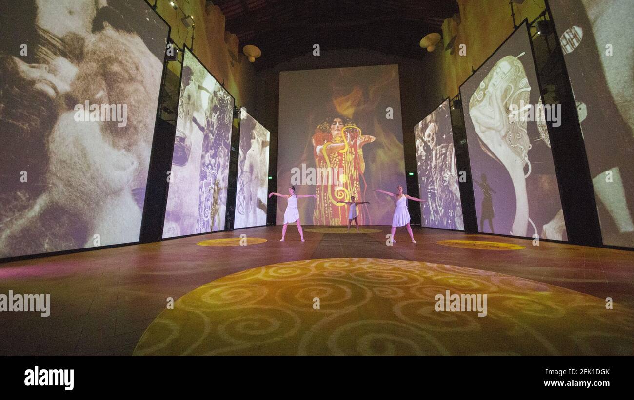 Ballet over klimt multimedia projection Stock Photo - Alamy