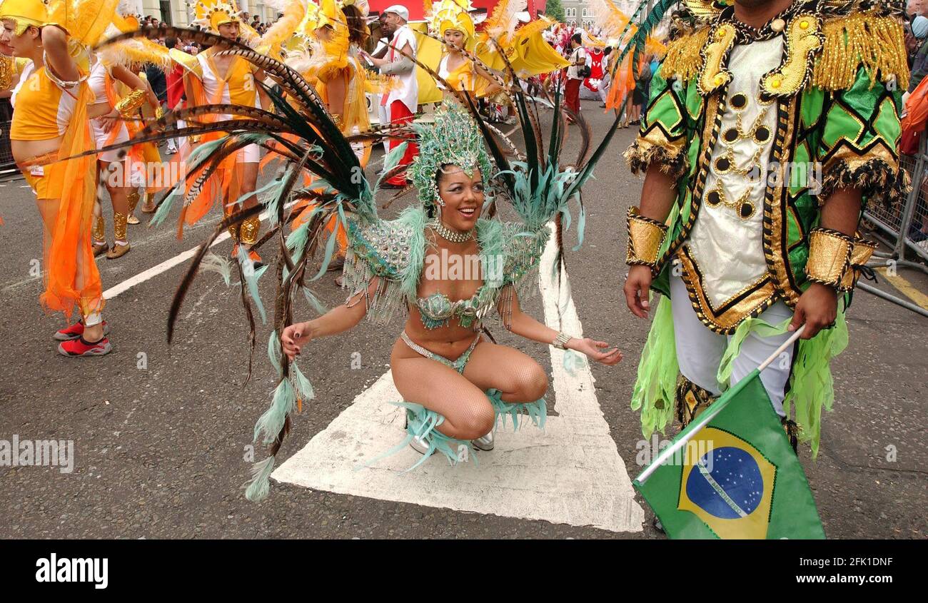 The precession of Notting Hill Carnival.26 August 2002 photo Andy Paradise Stock Photo