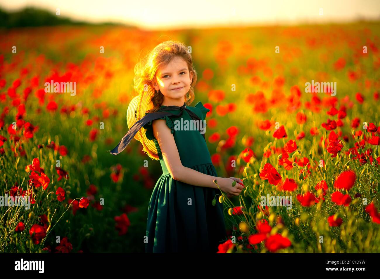 Girl in dress and straw hat outdoor At Poppy Field Stock Photo - Alamy