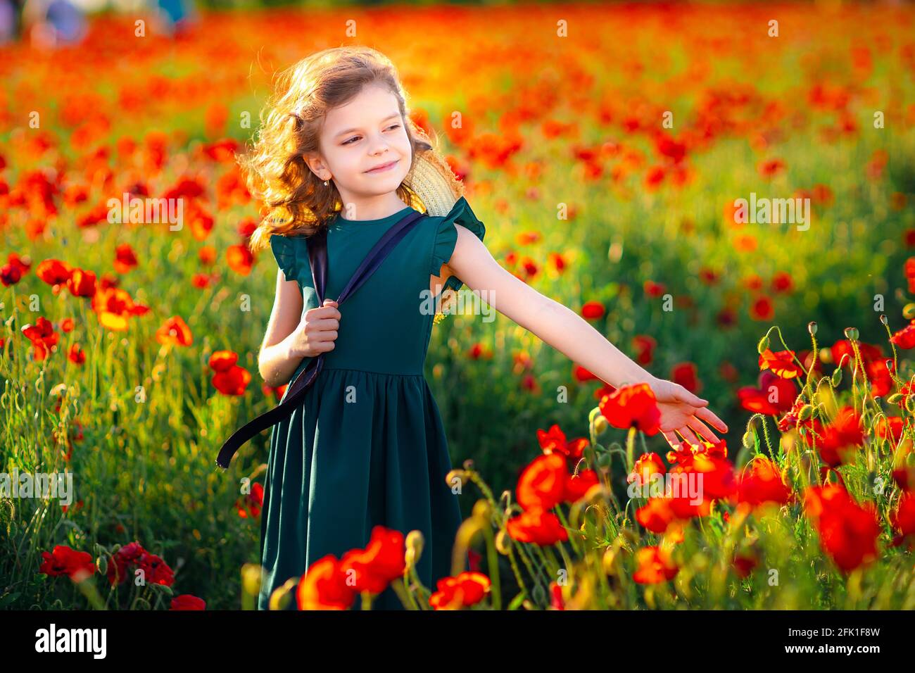 Girl in dress and straw hat outdoor At Poppy Field Stock Photo - Alamy