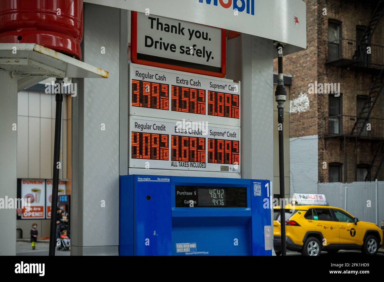 Mobil gas station hires stock photography and images Alamy