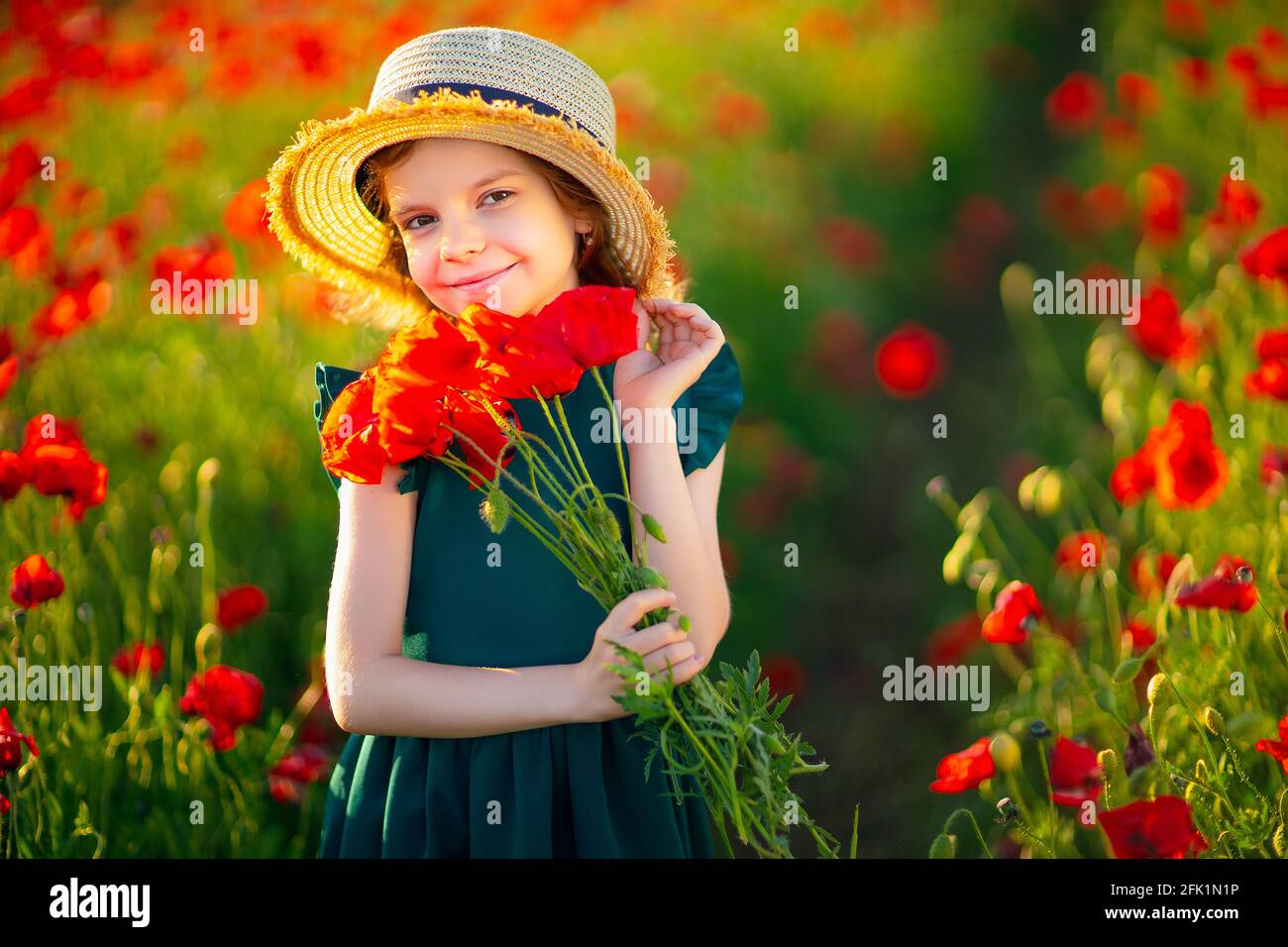 Girl in dress and straw hat outdoor At Poppy Field Stock Photo - Alamy