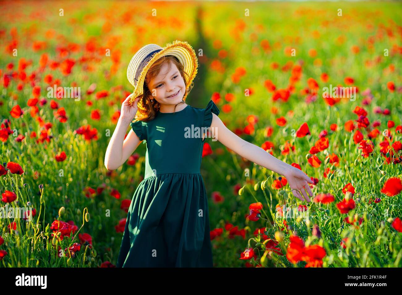 Girl in dress and straw hat outdoor At Poppy Field Stock Photo - Alamy