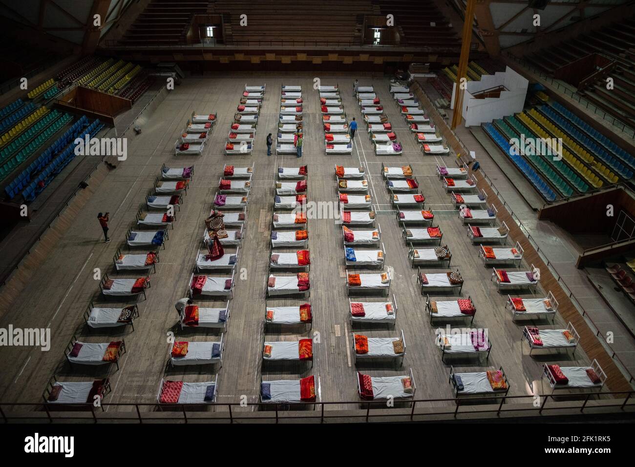 Srinagar, India. 27th Apr, 2021. Rows of beds are placed inside an indoor sports stadium turned COVID-19 isolation center in Srinagar. The Jammu and Kashmir reported 3,164 positive cases, highest ever since the outbreak of Covid-19 pandemic last year, pushing the number of active cases to 22,283 which otherwise were less than 600 around a month before. A 20 year old woman was reported among the Twenty five deaths in J&K in the last 24 hours taking the death toll to 2,197. (Photo by Idrees Abbas/SOPA Images/Sipa USA) Credit: Sipa USA/Alamy Live News Stock Photo
