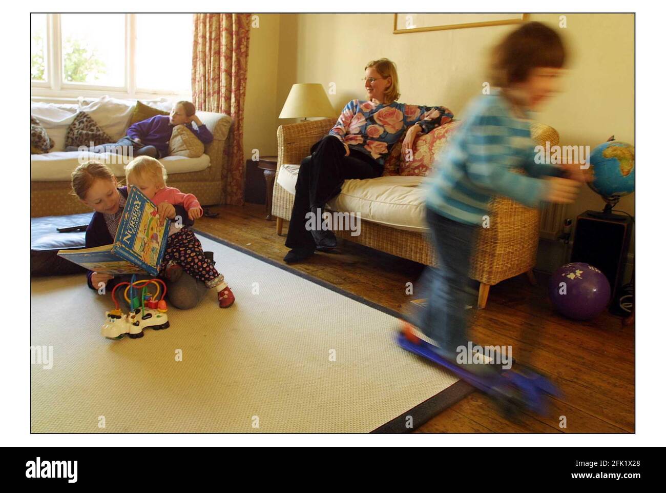 Joanna Moorehead with daughters Rosie 11,Elinor 8, Miranda 4 and Catrina 1 at home in south west London.pic David Sandison 3/4/2003 Stock Photo