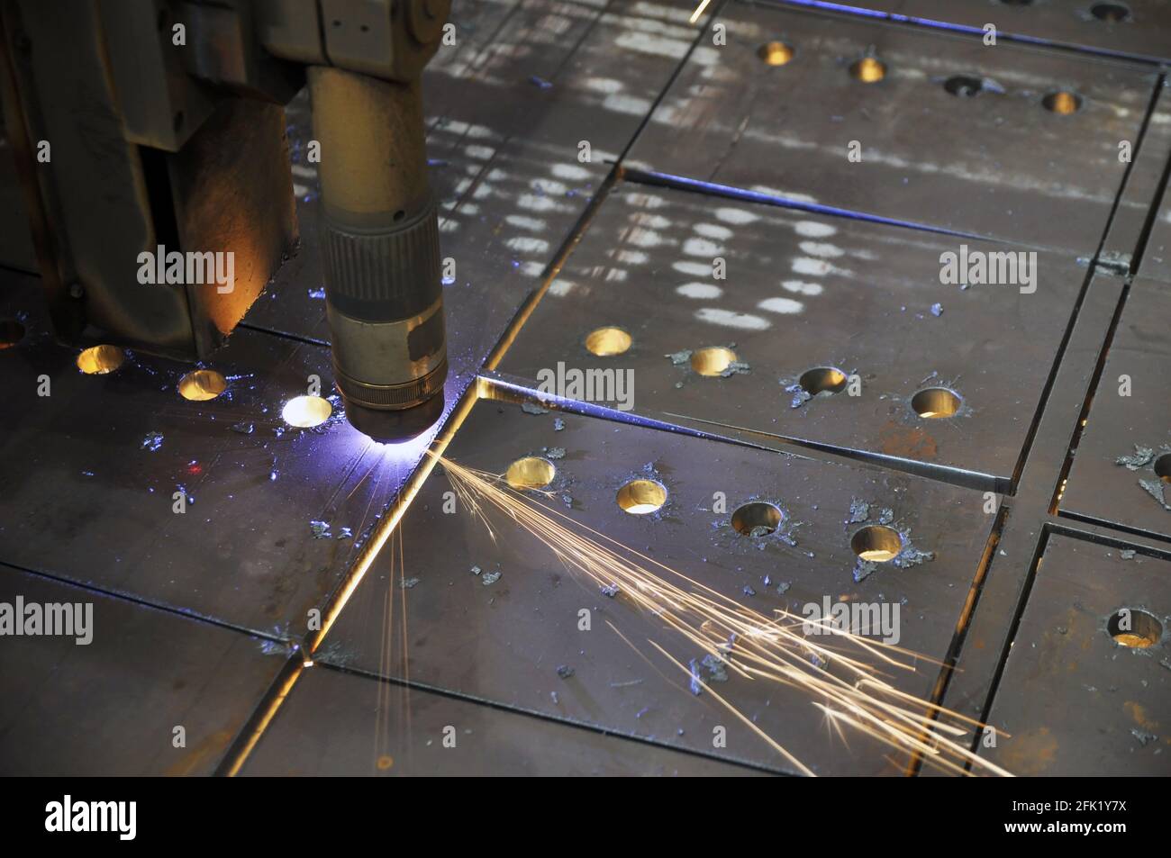 Metal cutting. Technological process of cutting sheet metal with a