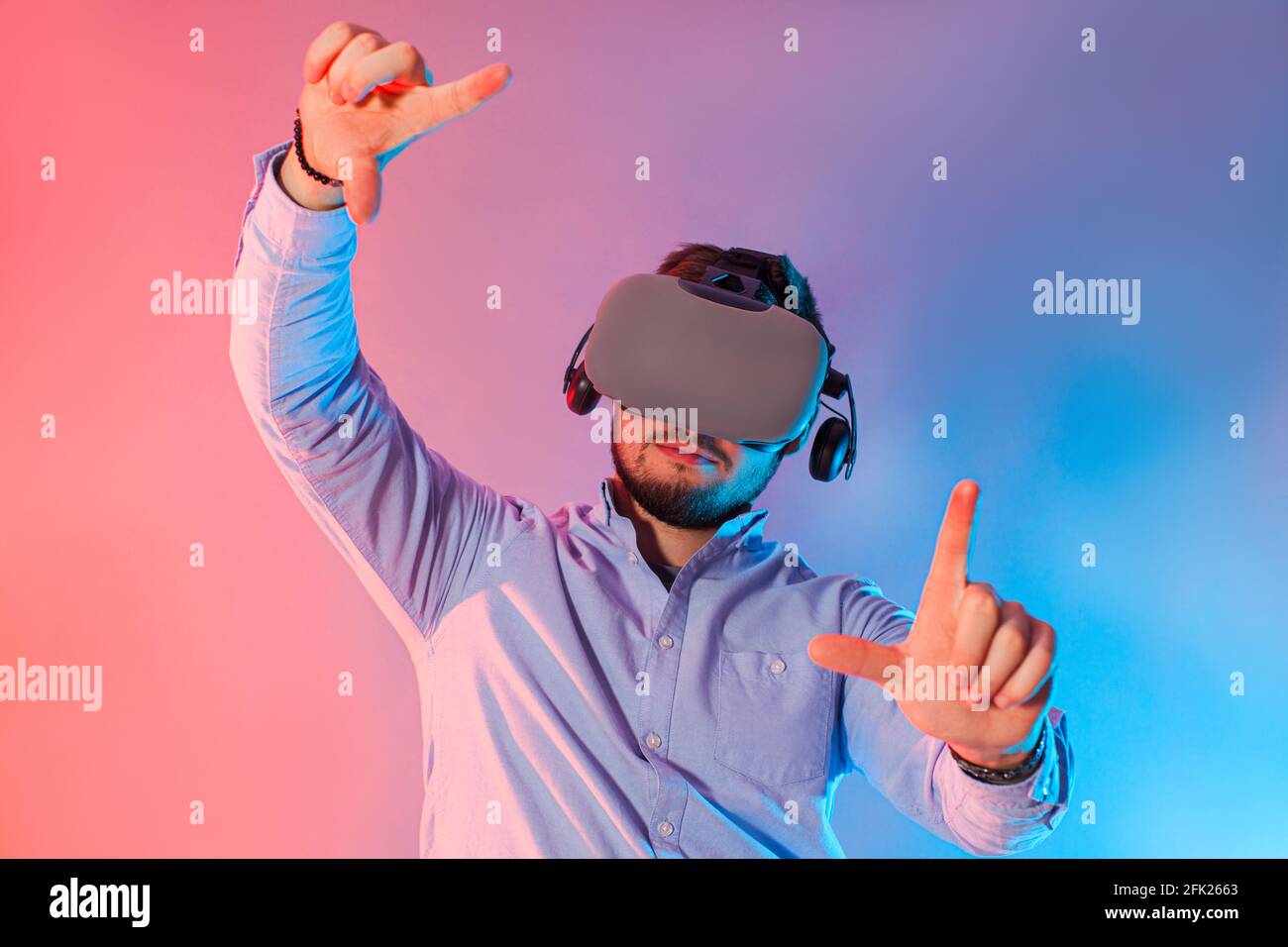 Chain gamer hi-res stock photography and images - Alamy