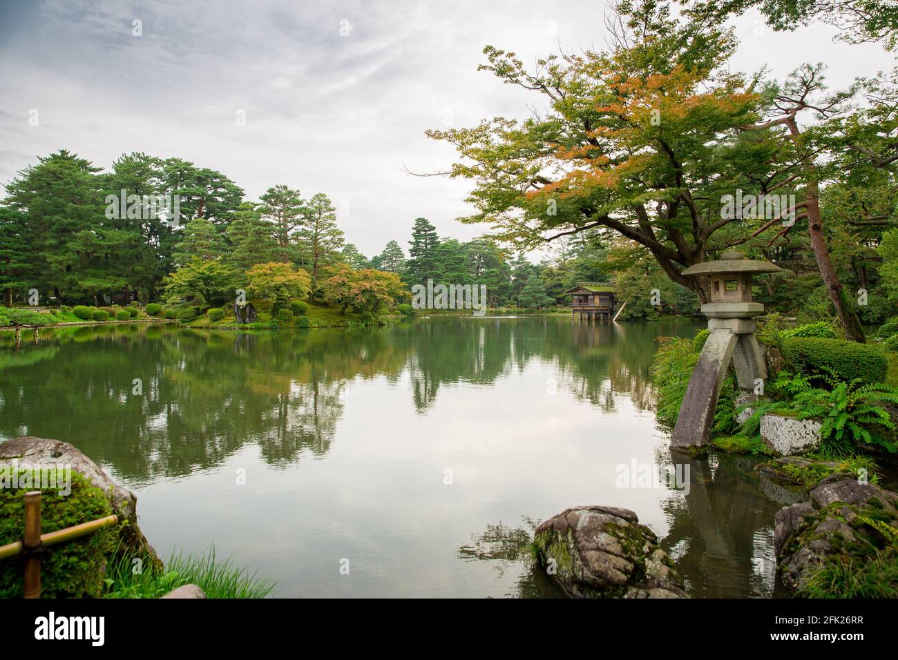 Kenrokuen Garden, Kenroku-en Gardens, Tea house Machiya on a lake. Kanazawa Castle, Japan. Beautiful Japanese peaceful zen park with water landscape Stock Photo