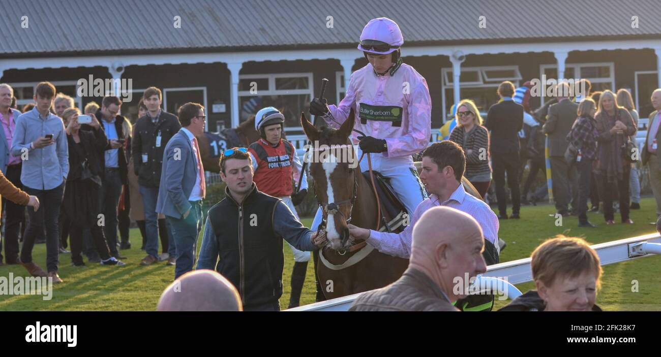 Uttoxeter Races, National Hunt Horse Racing meeting Stock Photo Alamy