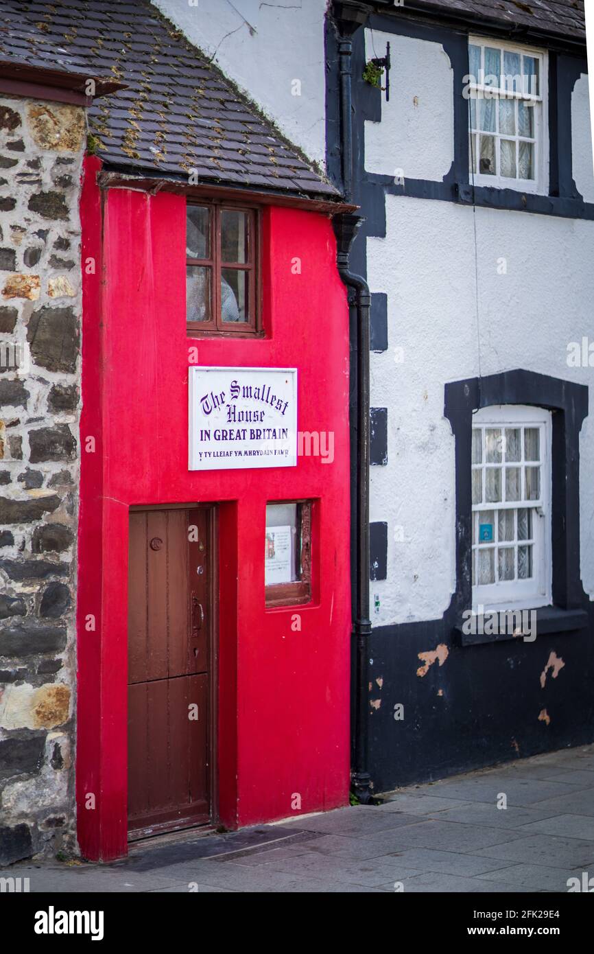 Conwy Smallest House in Great Britain in Conwy North Wales - Quay House, built in the 16th Century against Conwy town walls, floor area 10ft x 6ft. Stock Photo