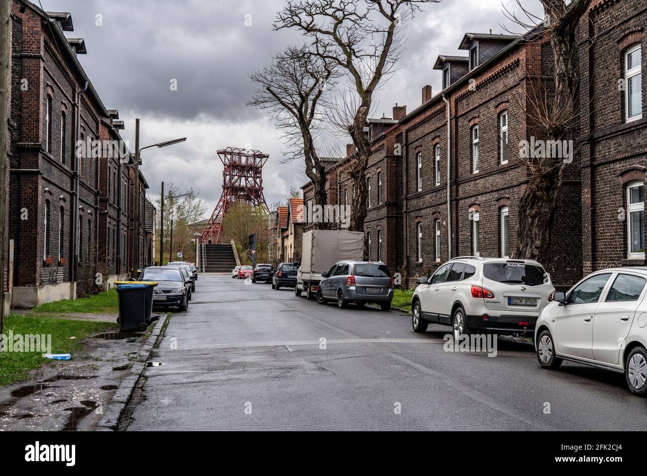 Old colliery settlement, Erdbrüggenstraße, view of the winding tower of the former Consolidation colliery 3/4/9, Consol Park, Bismarck district, Gelse Stock Photo
