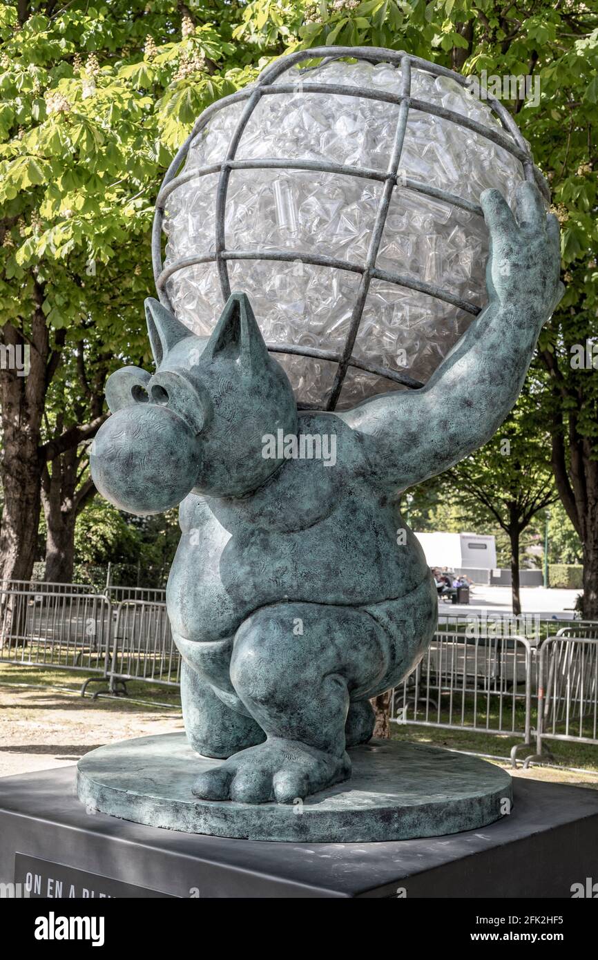 Sculpture chat hi-res stock photography and images - Page 2 - Alamy