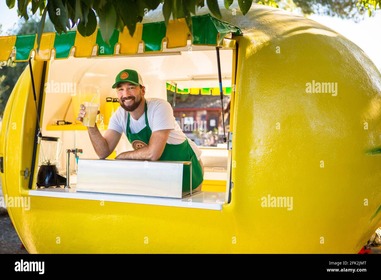 Lemonade stand and man hires stock photography and images Alamy