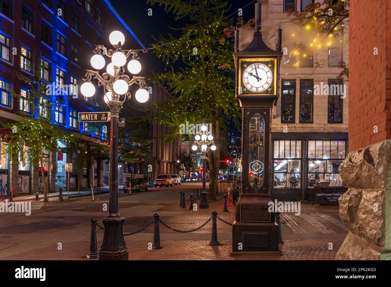 Vancouver Gastown steam clock chiming. Steam clock whistles and shoots