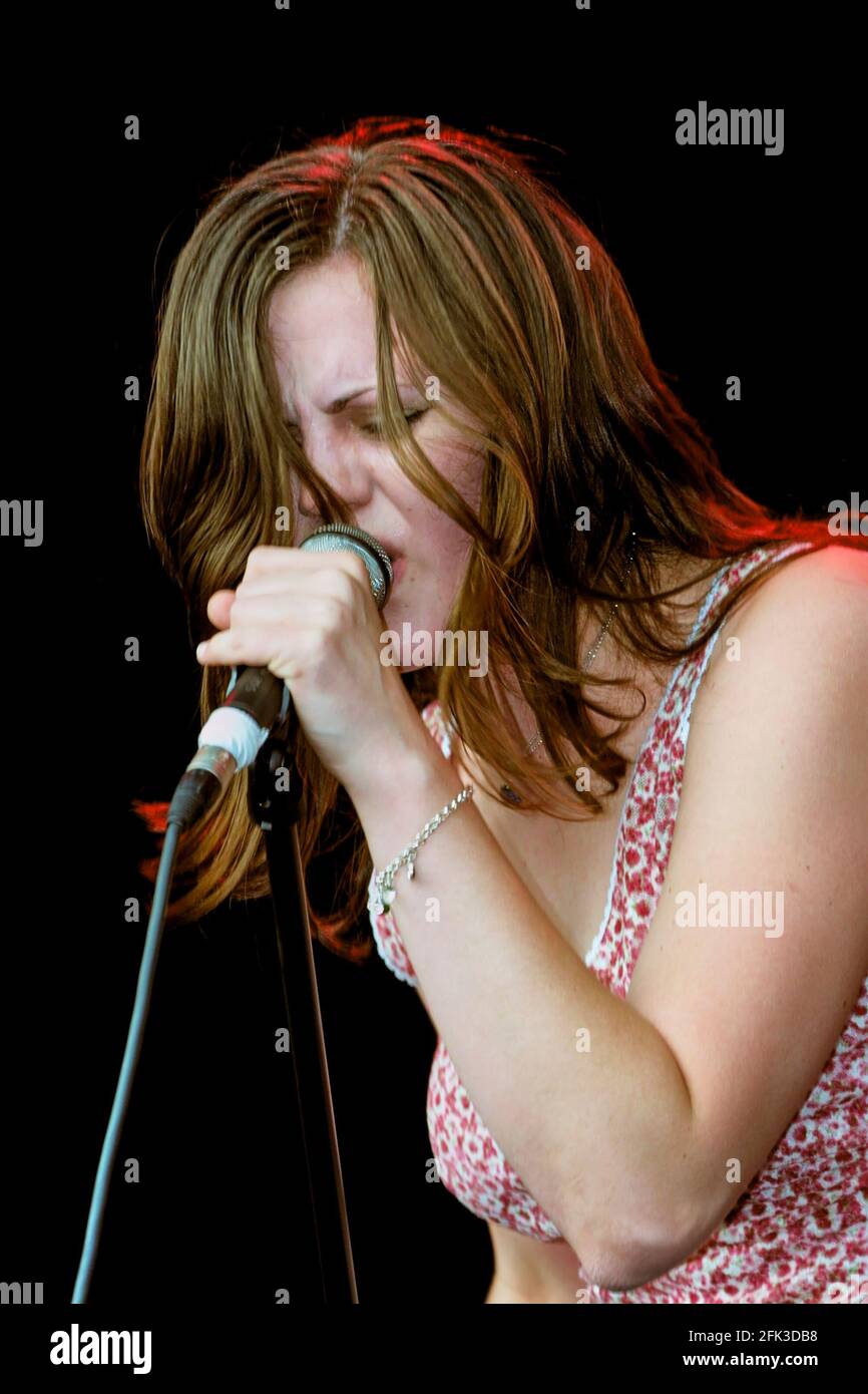 Brett Anderson - The Donnas, V2002, Hylands Park, Chelmsford, Essex, Britain - 18 August 2002 Stock Photo