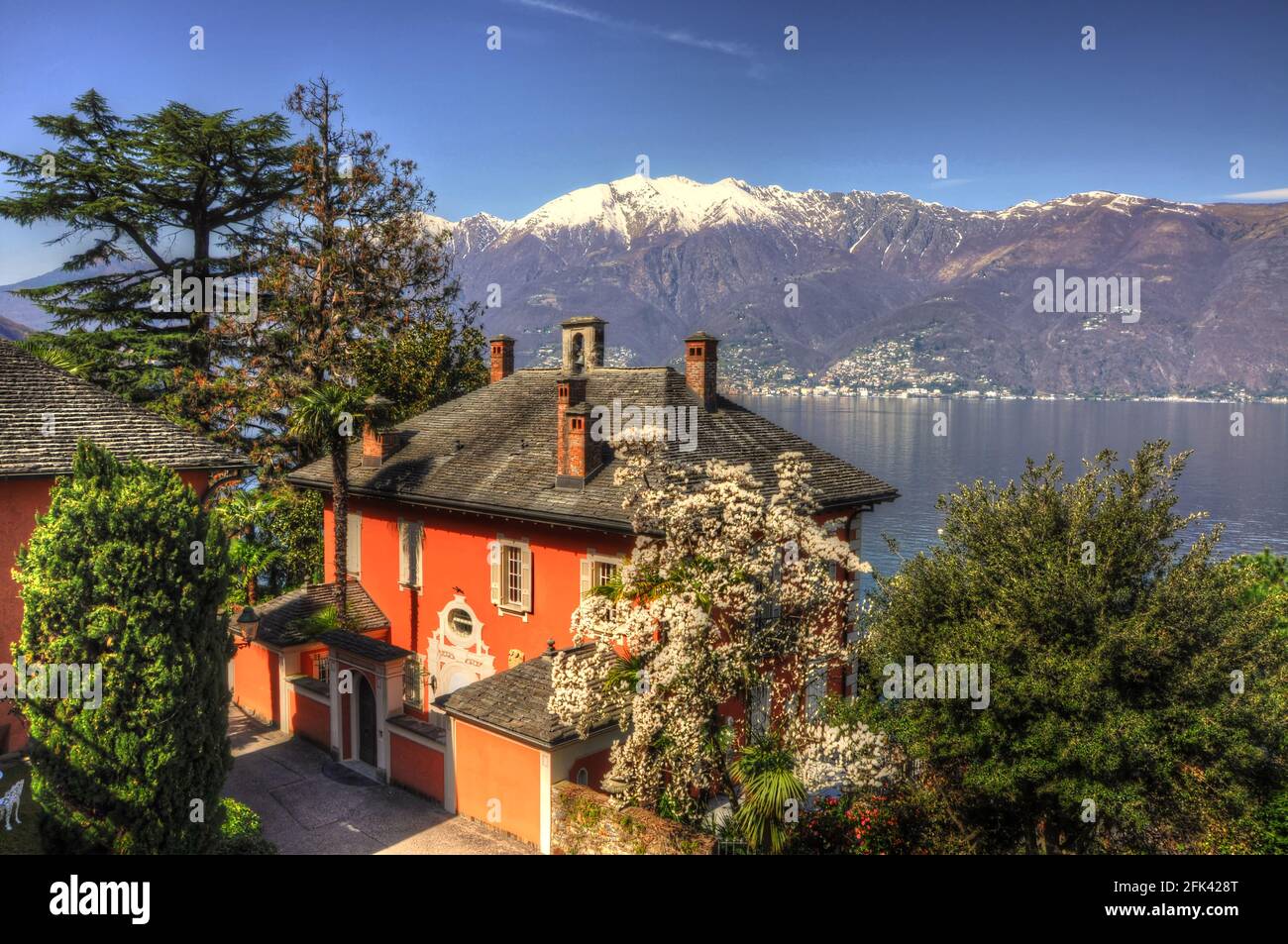 Five-Home Waterfront Compound on the Nevada Side of Lake Tahoe - Mansion  Global, image size:1300x953