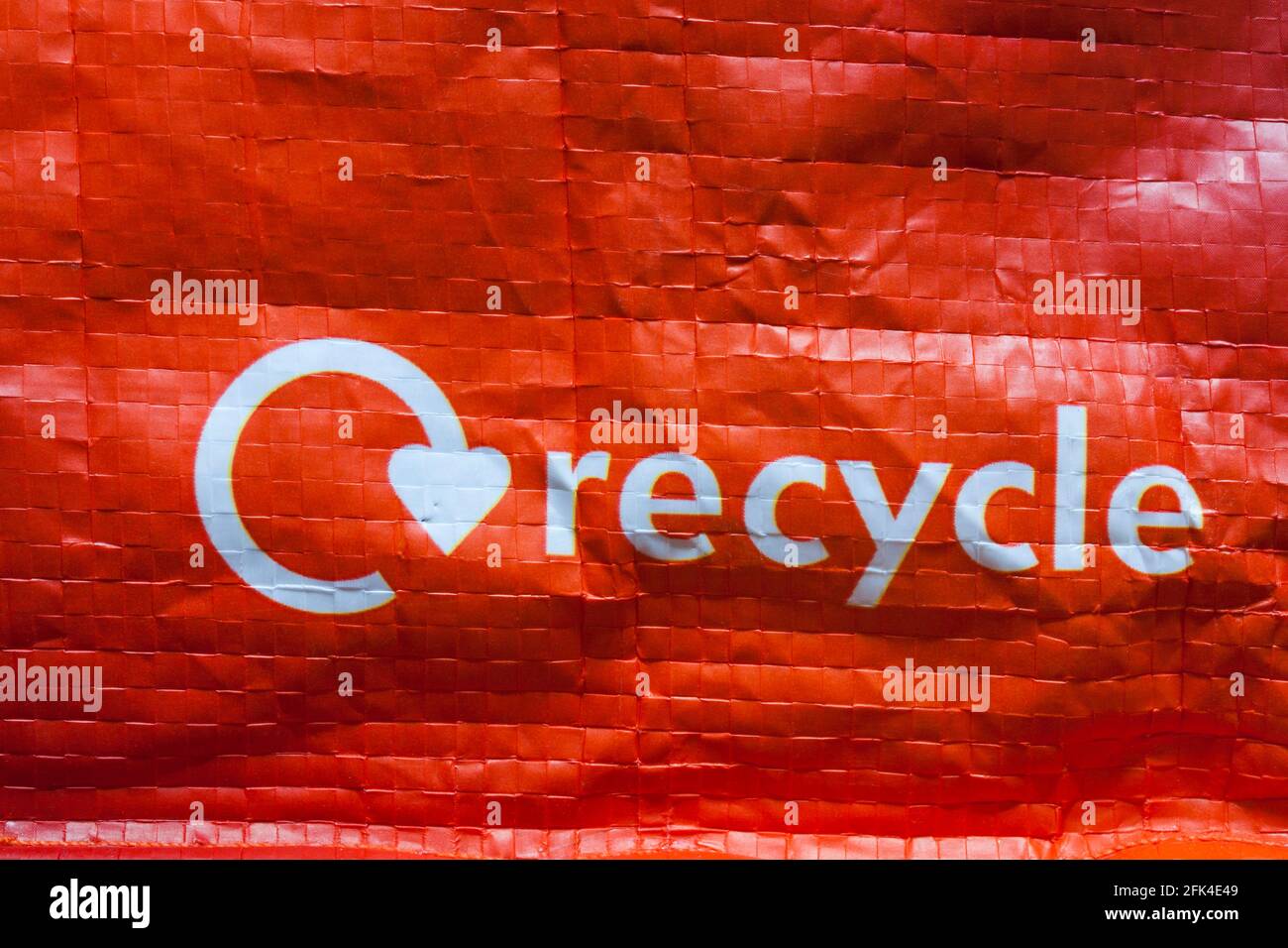 Recycle logo detail on Sainsbury's shopping bag Stock Photo Alamy