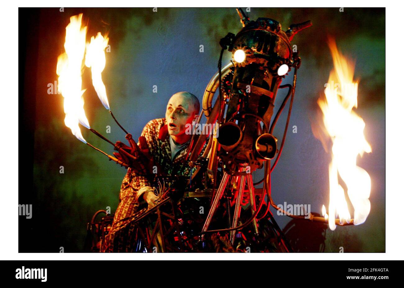 In association with art of regeneration, London international mime festival, forget me not  a spectacular new show from Paka and his life size mechanical steed, on at the Albany theatre Depford Thurs 15 - fri 30 Jan 04.pic David Sandison 14/1/2004 Stock Photo