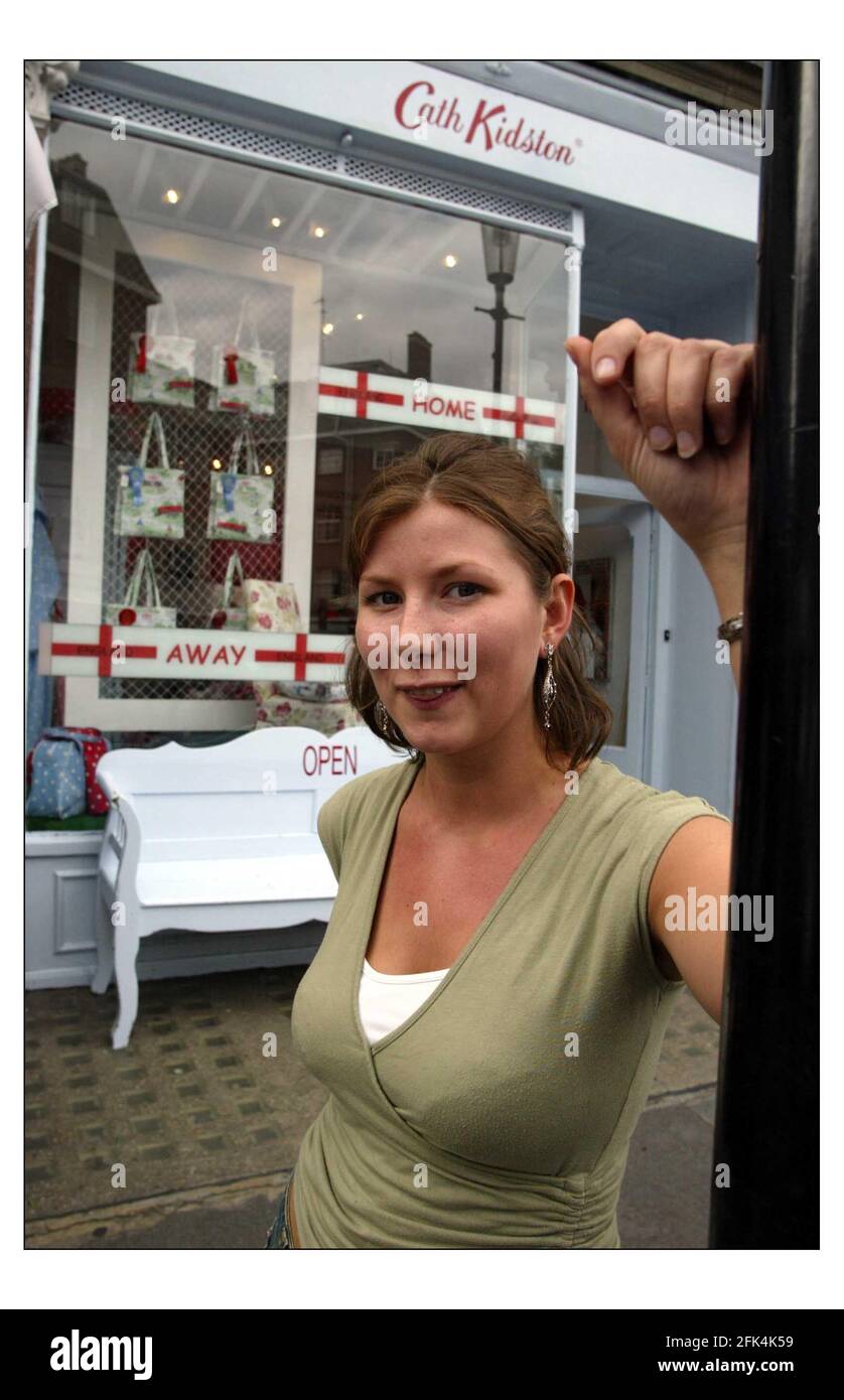 Hanna Bowdler proud with her St. George flag.pic David Sandison 9/6/2004 Stock Photo