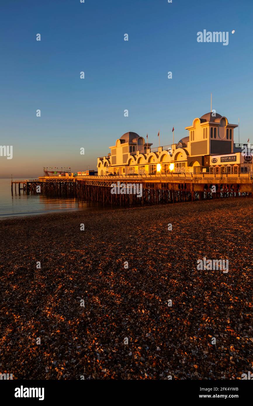 England, Hampshire, Portsmouth, Southsea, Beach and South Parade Pier ...