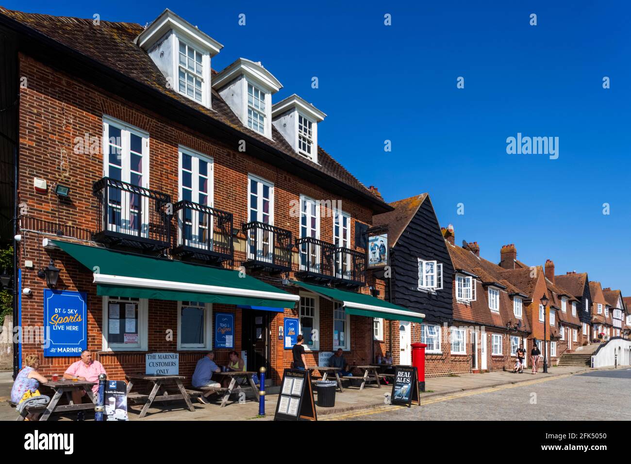England, Kent, Folkestone, The Mariner Harbourside Pub *** Local Caption  *** Britain,British,England,English,Folkestone,Great Britain,Harbourside,Ken  Stock Photo - Alamy