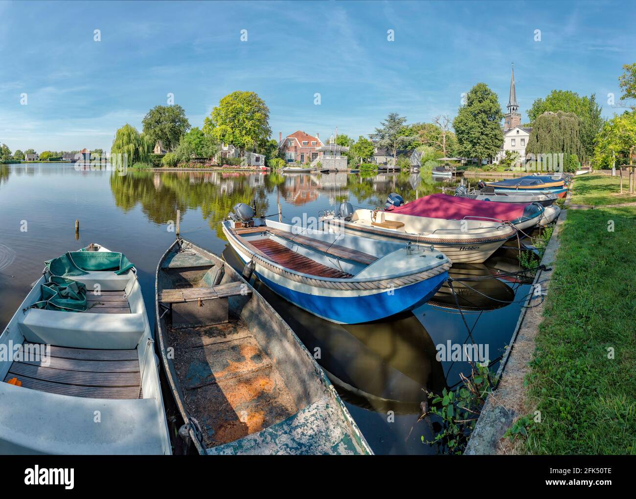 View at a village with rowingboat on the body of water called Havenrak *** Local Caption ***  Broek in Waterland,   Noord-Holland, Netherlands, city, Stock Photo