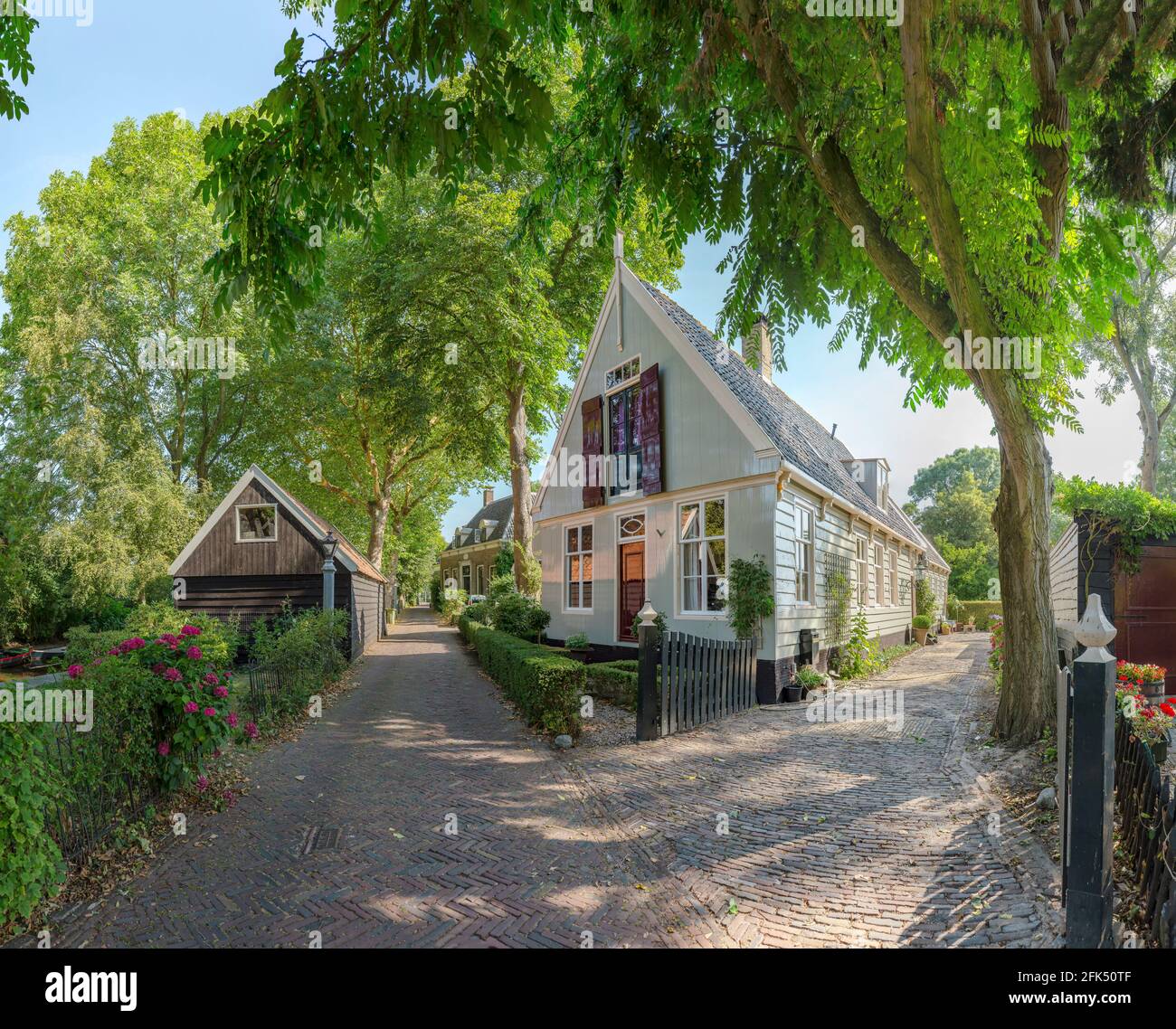 Wooden house *** Local Caption ***  Broek in Waterland,   Noord-Holland, Netherlands, city, village, forest, wood, trees, summer, Stock Photo