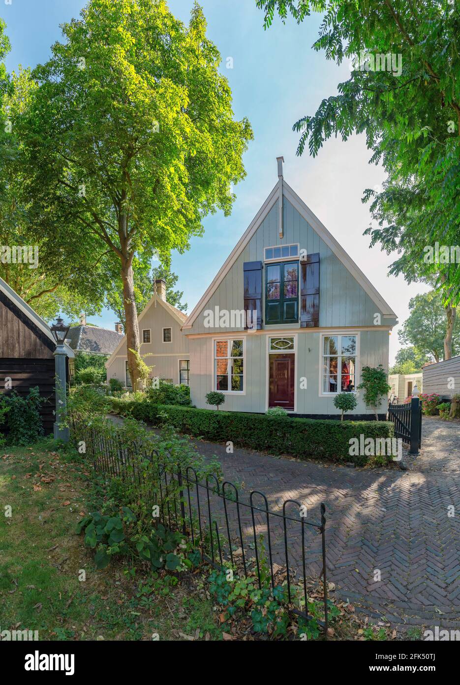 Wooden house *** Local Caption *** Broek in Waterland, Noord-Holland,  Netherlands, city, village, forest, wood, trees, summer Stock Photo - Alamy