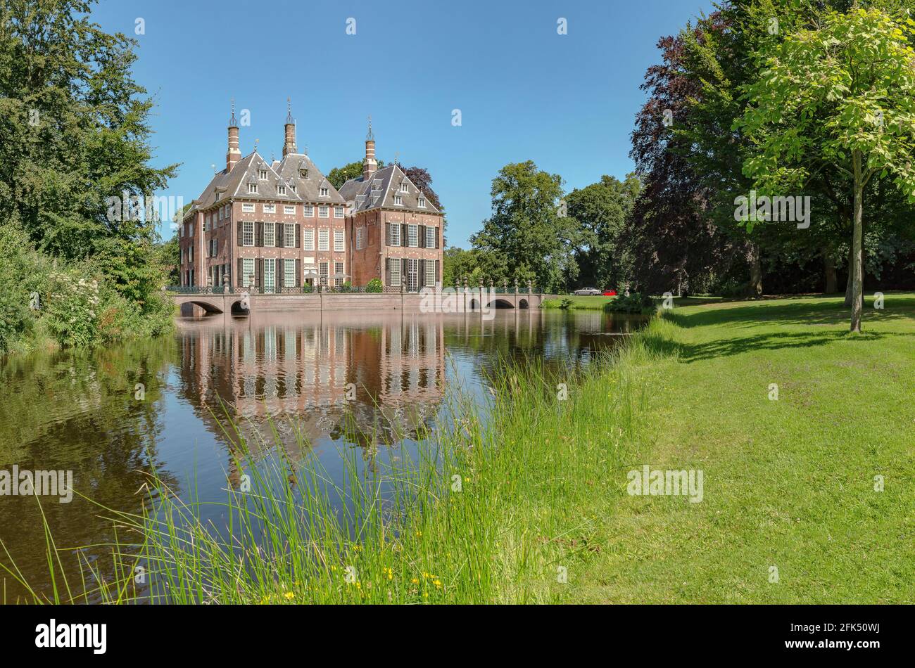 Duivenvoorde castle *** Local Caption ***  Voorschoten,   Zuid-Holland, Netherlands, castle, water, trees, summer, park, Stock Photo