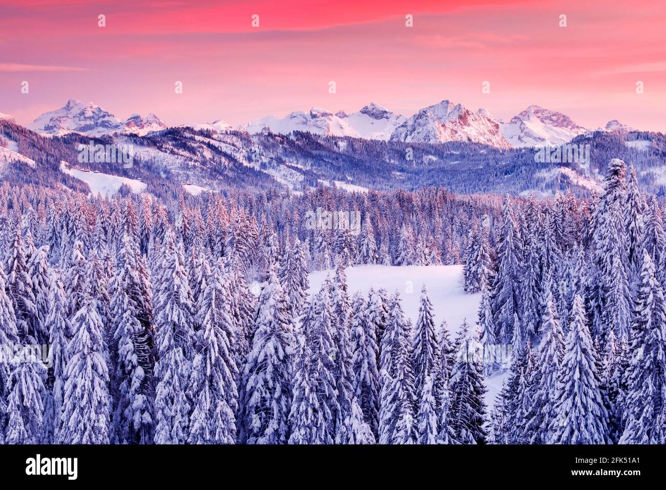 Aussicht vom Gotschalkenberg mit Blick zu den Zentralschweizer Alpen, Schweiz Stock Photo