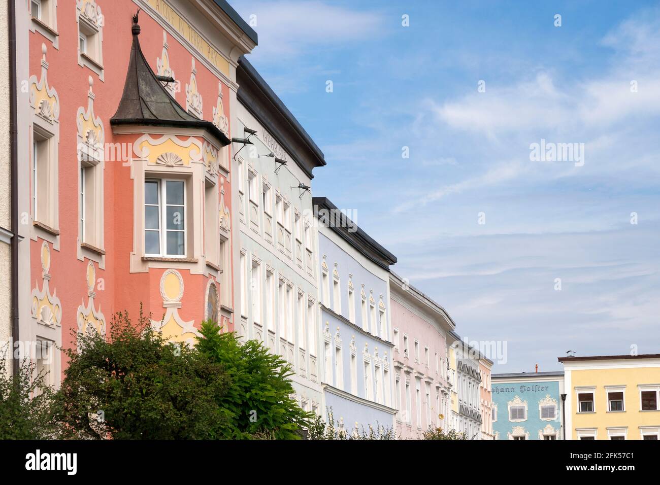 Fassaden auf dem Stadtplatz von Tittmoning Stock Photo