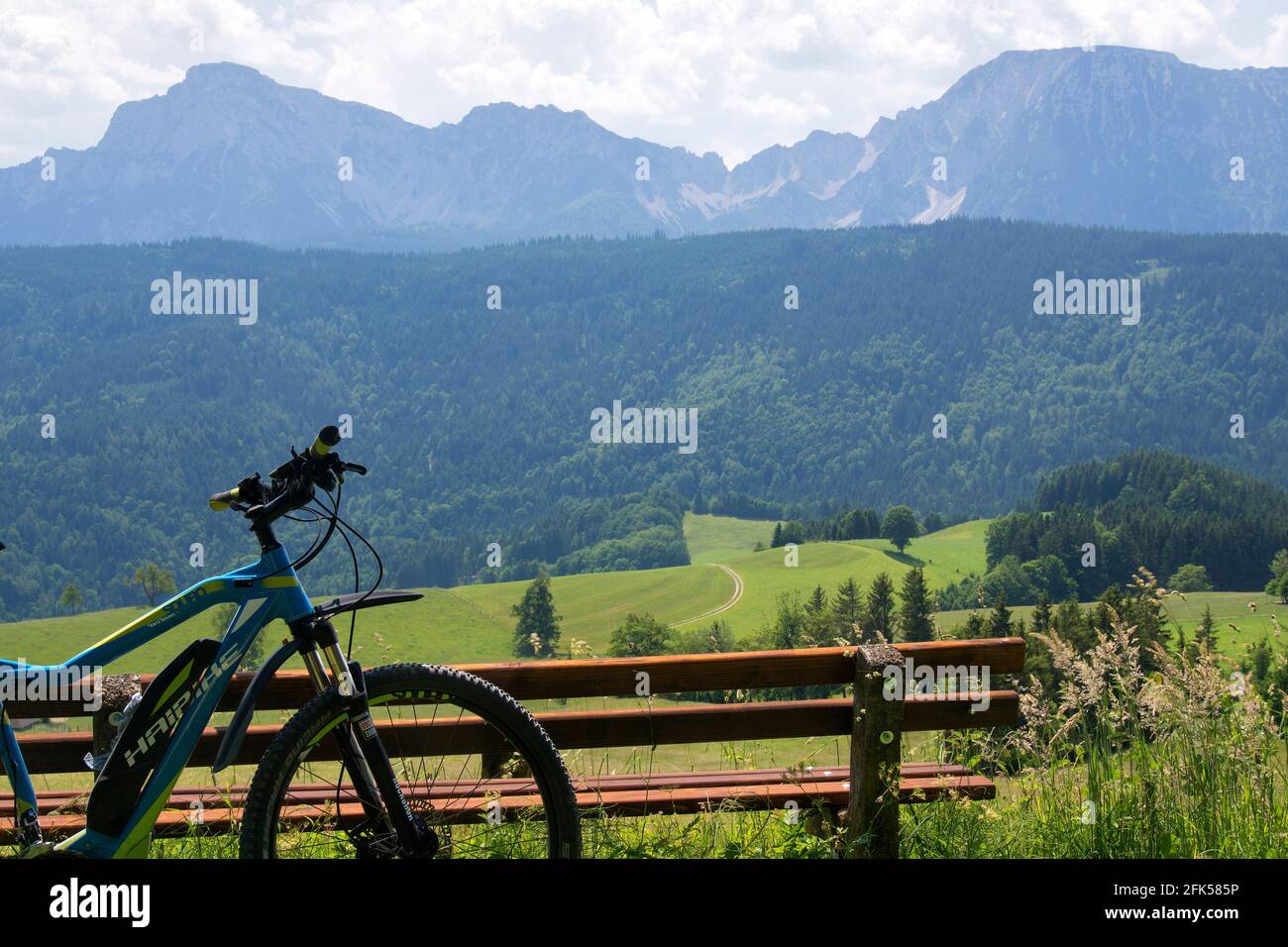mit dem E-Bike am Teisenberg - Neuhaus Stock Photo