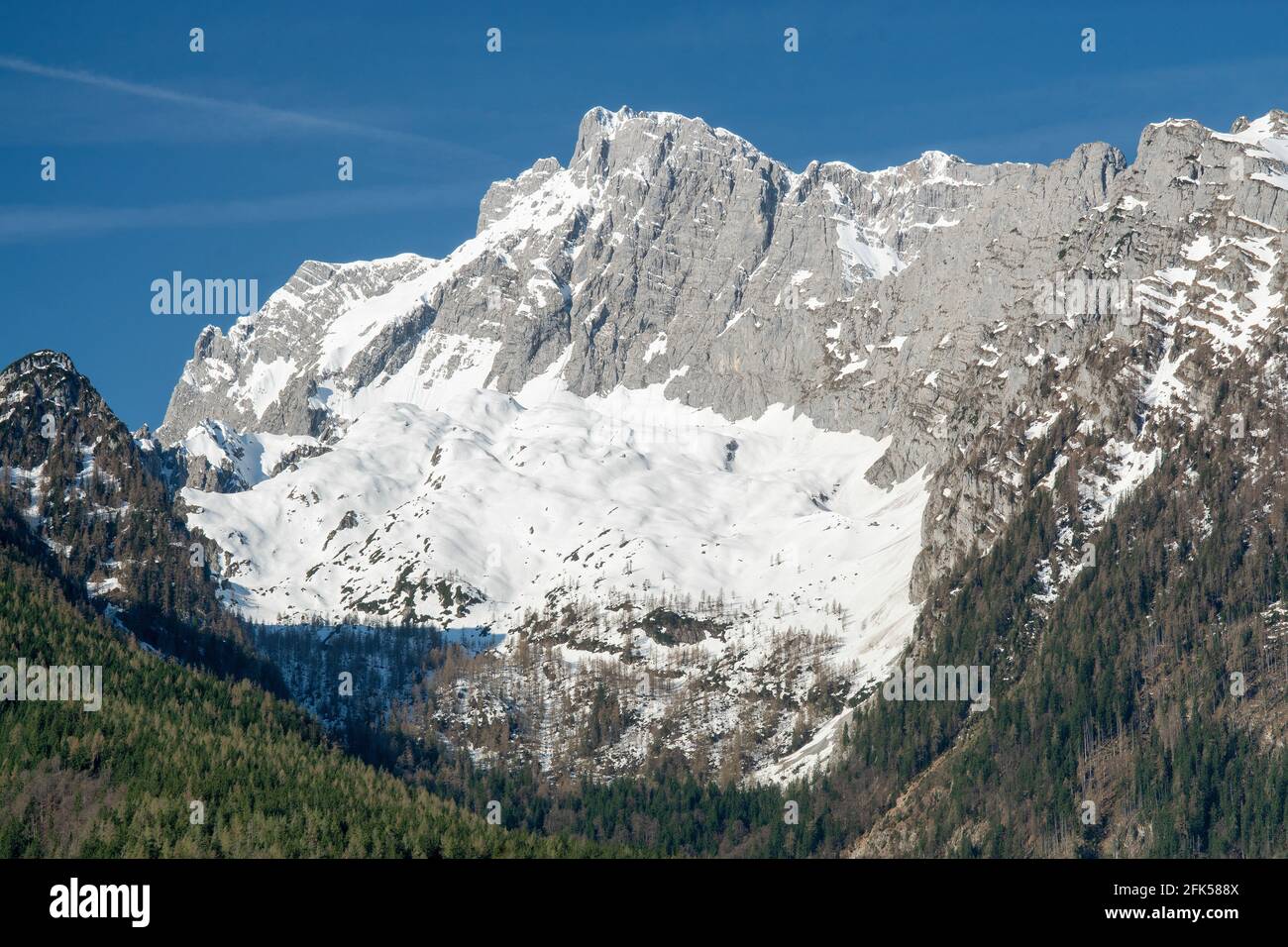 Der verschneite Hochkalter im ausgehenden Winter im Berchtesgadener Land Stock Photo