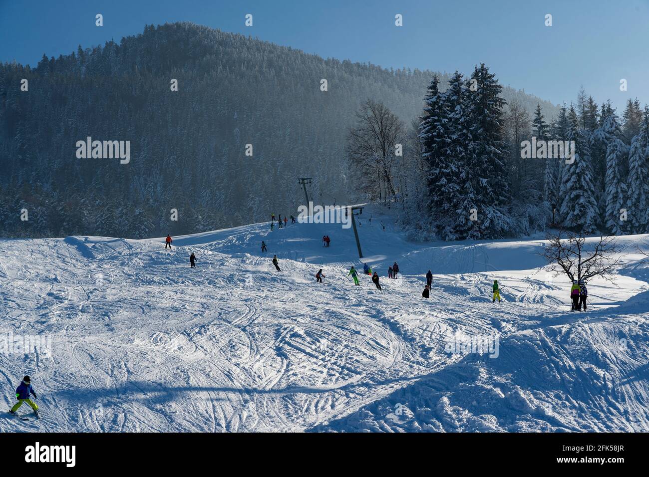 der Skilift in Neukirchen in der Gemeinde Teisendorf Stock Photo
