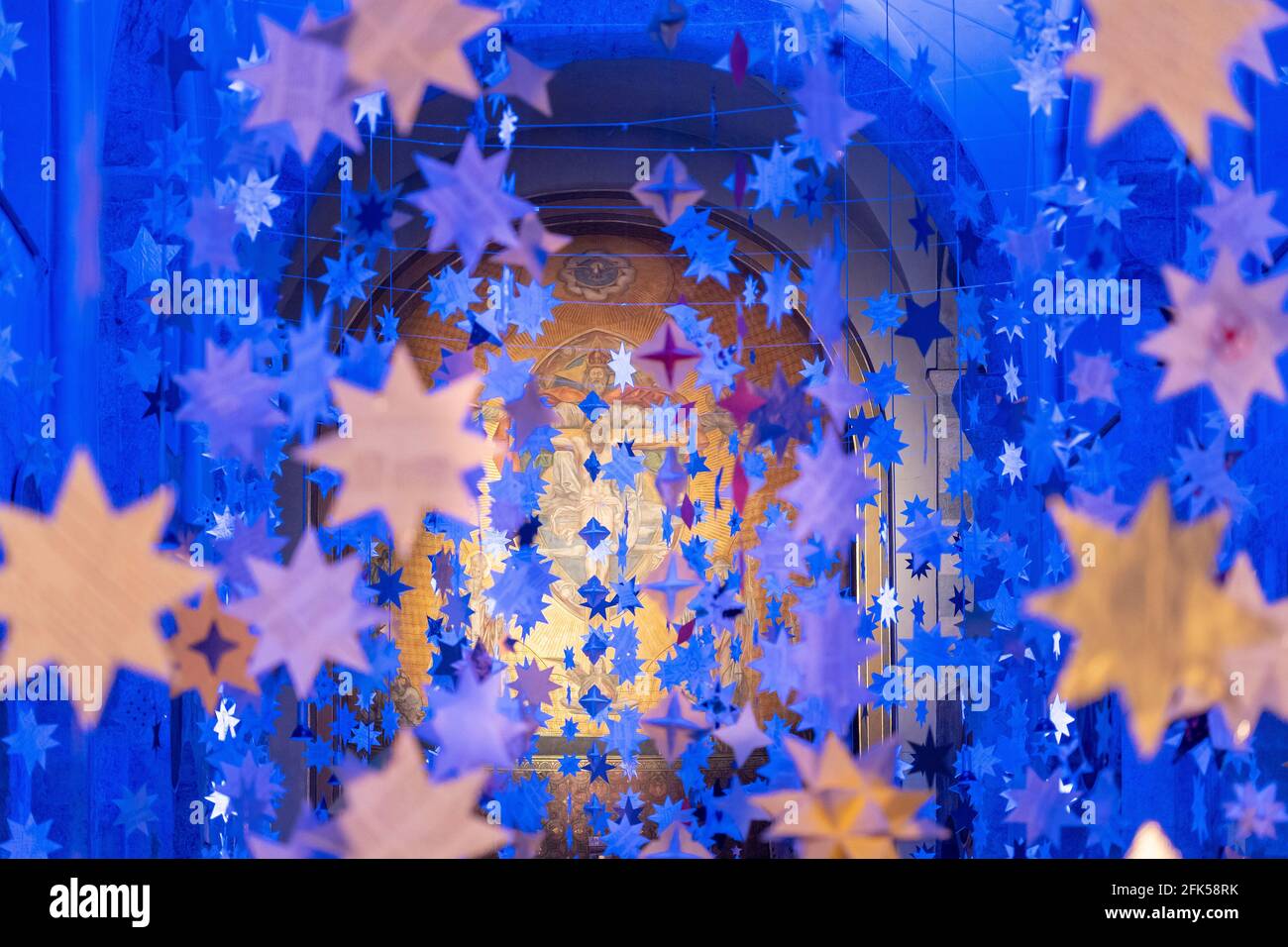 Sternstunden in der Nikolauskirche in Bad Reichenhall mit herrlicher Lichtstimmung (Advent und Weihnachten 2019) Stock Photo