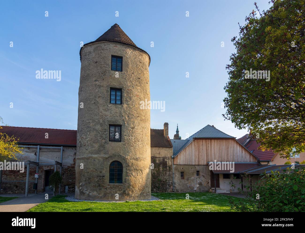 Traismauer: tower Hungerturm in Donau, Niederösterreich, Lower Austria, Austria Stock Photo