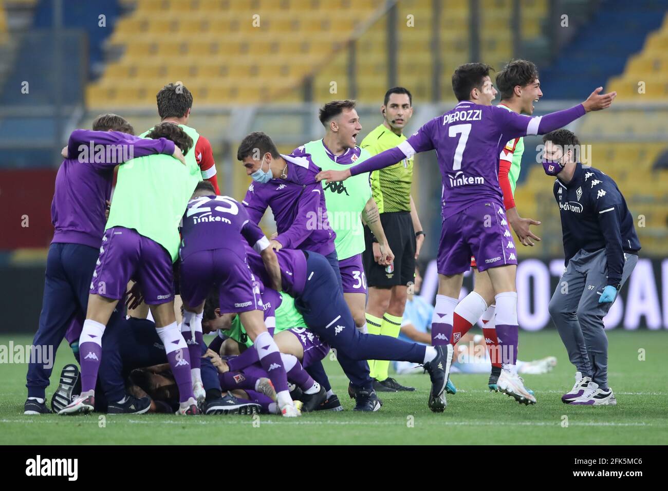 the players of Fiorentina Primavera celebrate victory of trophy News  Photo - Getty Images