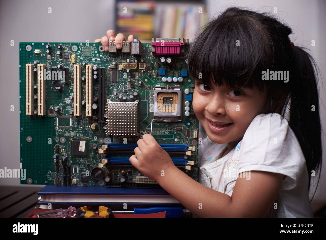 Elementary school computer lab hi-res stock photography and images - Alamy