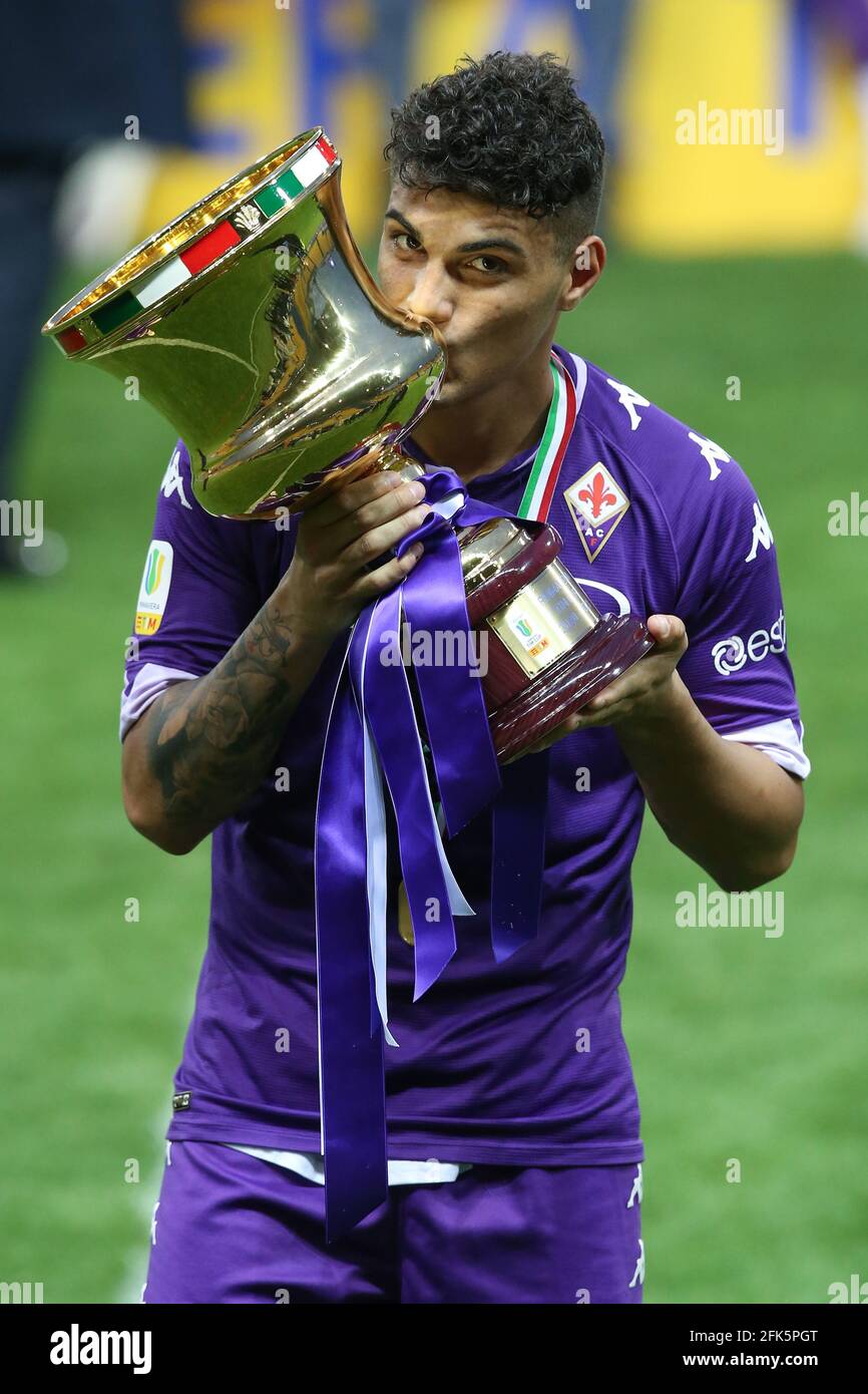 Players of ACF Fiorentina U19 pose with the italian cup trophy during the  Serie A match between ACF Fiorentina and AS Roma on May 9, 2022 in  Florence, Italy. (Photo by Giuseppe