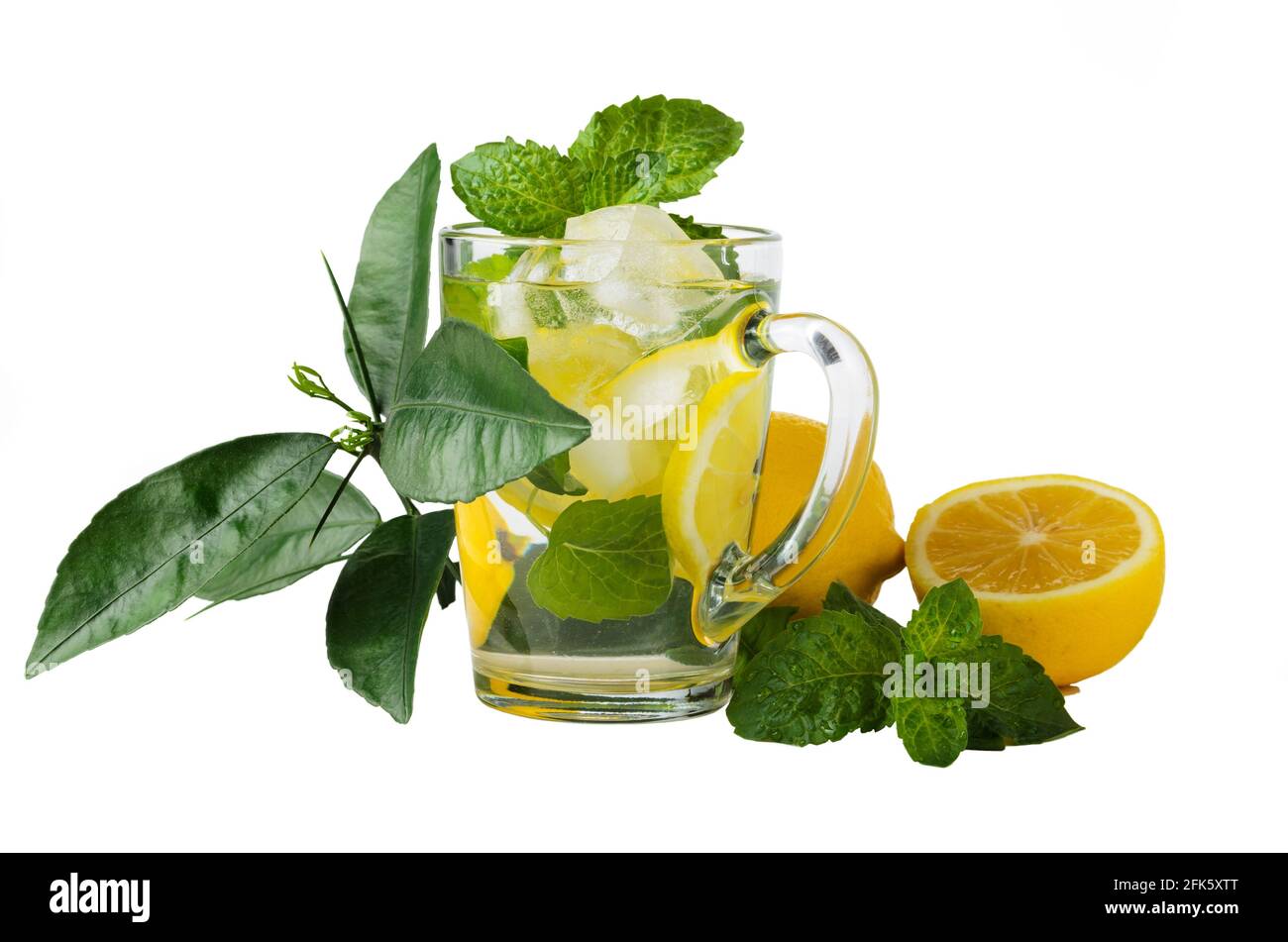 Nonalcoholic refreshing drink with lemon, mint leaves and ice cubes